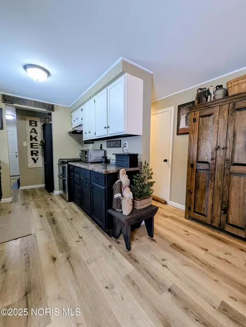 Kitchen - 313 Lutterbein St, Edgerton, OH 43517 photo 2 of 2