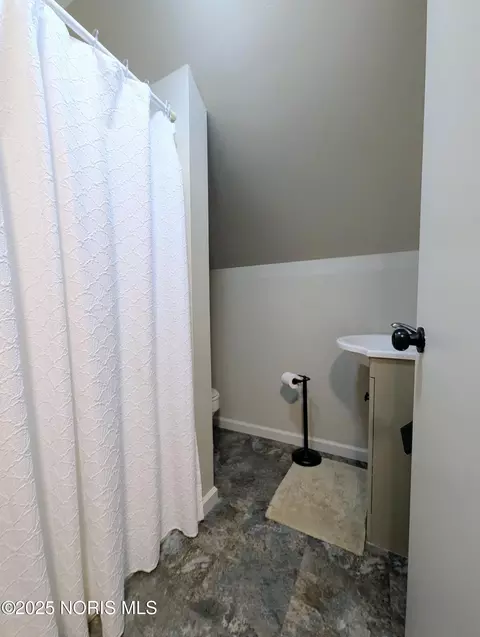 Bath - 313 Lutterbein St, Edgerton, OH 43517 photo 2 of 2