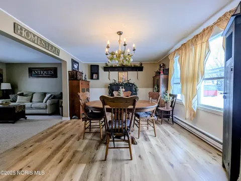 Dining - 313 Lutterbein St, Edgerton, OH 43517 photo 2 of 3