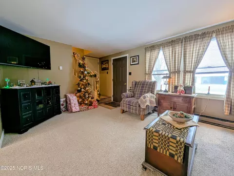 Living - 313 Lutterbein St, Edgerton, OH 43517 photo 1 of 2