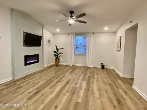 208 Gardner Ave, Northwood, OH 43619
