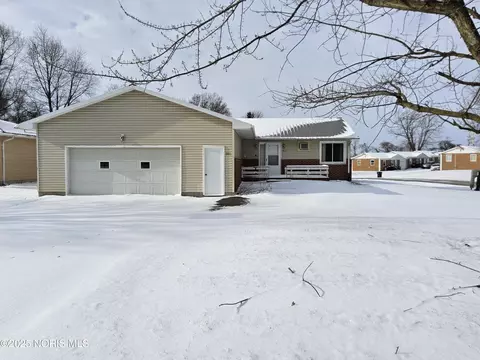 981 Edgewood Dr, Upper Sandusky, OH 43351