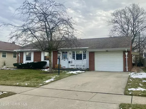 3300 Cromwell Dr, Oregon, OH 43616