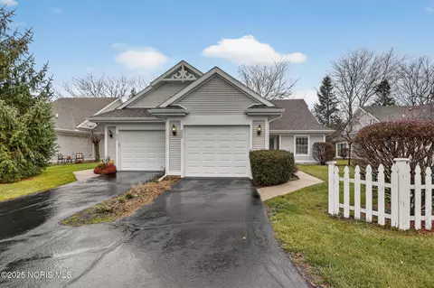 24525 Village Ln, Grand Rapids, OH 43522
