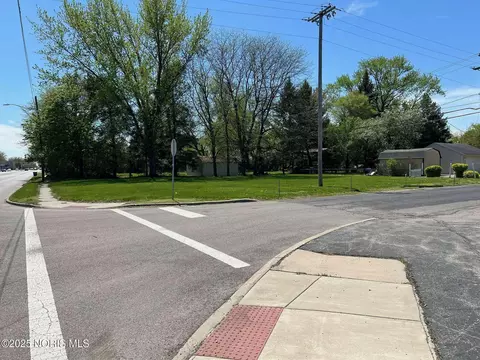 1104 S Reynolds Rd, Toledo, OH 43615