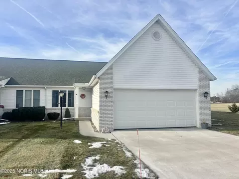 4269 Townhouse Dr # D, Oregon, OH 43616