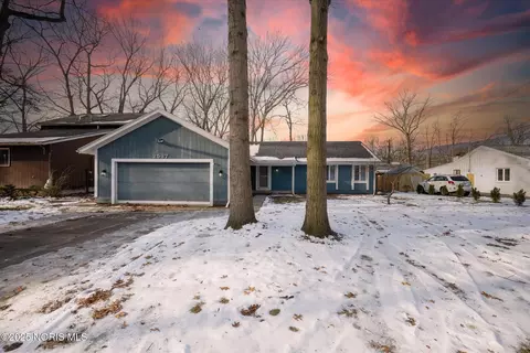 2537 Vaness Dr, Toledo, OH 43615