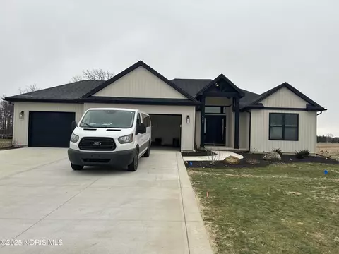 9809 Featherwood Ln, Sylvania, OH 43560