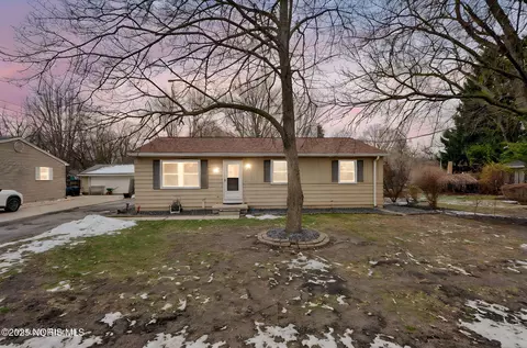 430 E 3rd St, Perrysburg, OH 43551