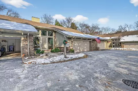 4216 Stonehenge Dr # 4, Sylvania, OH 43560