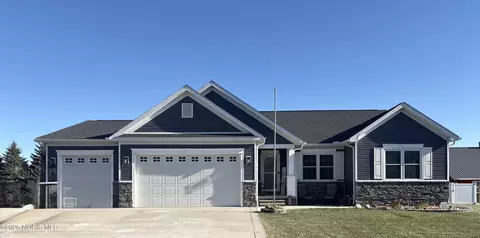27718 E Broadway St, Walbridge, OH 43465