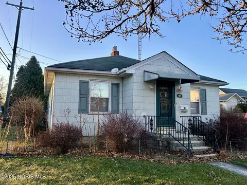 104 S Patterson St, Gibsonburg, OH 43431
