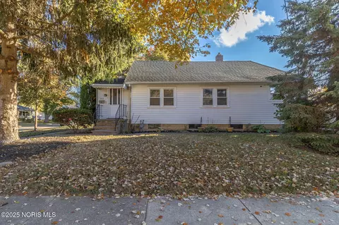 402 E Indiana Ave, Maumee, OH 43537
