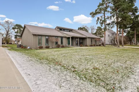 825 Bitterbrush Ln, Findlay, OH 45840