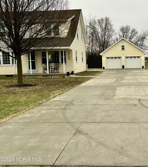 23195 W Centerfield Dr, Genoa, OH 43430
