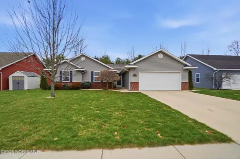 239 Thimbleberry Dr, Findlay, OH 45840
