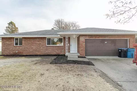 513 Holly Dr, Oregon, OH 43616