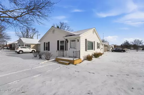 594 Douglas Dr, Wauseon, OH 43567