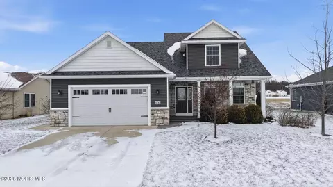 900 Tomahawk Ln, Bowling Green, OH 43402