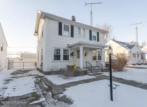 590 Sylvandale Ave, Oregon, OH 43616