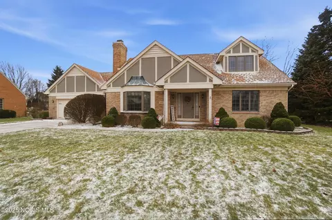1417 Devonshire St, Bowling Green, OH 43402