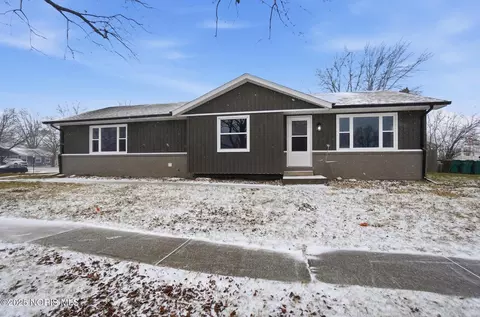 526 Sioux Trl, Rossford, OH 43460