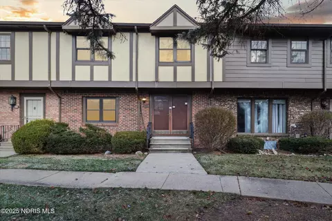33 Knollwood Dr, Perrysburg, OH 43551