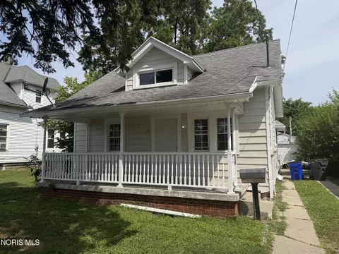 2110 Wychwood Rd, Toledo, OH 43613