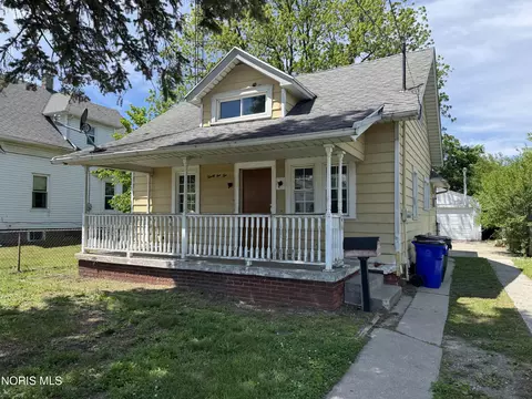 2110 Wychwood Rd, Toledo, OH 43613