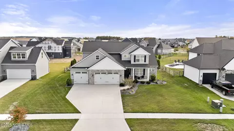 9437 Newbury Ln, Whitehouse, OH 43571