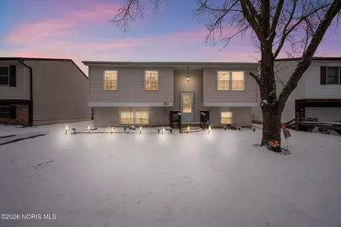 4512 Oak Creek Ln, Toledo, OH 43615