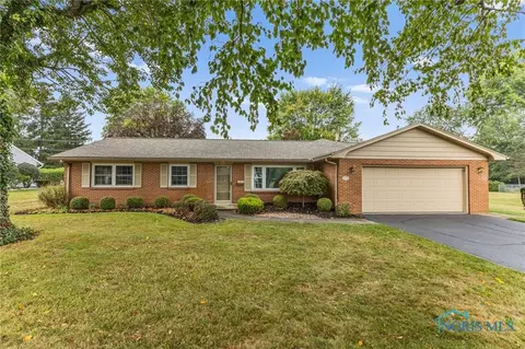 411 Monticello Dr, Fostoria, OH 44830
