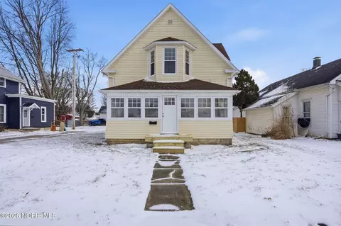 820 S Main St, Fostoria, OH 44830