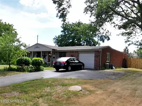 5827 Granville Dr, Sylvania, OH 43560