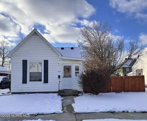 1734 Selkirk St, Toledo, OH 43605