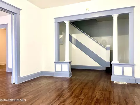 Living - 1133 N Blum St, Toledo, OH 43607 photo 3 of 7
