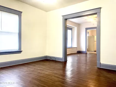 Living - 1133 N Blum St, Toledo, OH 43607 photo 1 of 7