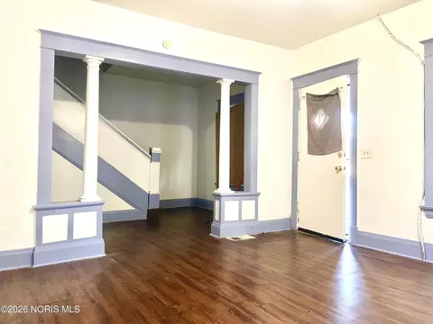 Living - 1133 N Blum St, Toledo, OH 43607 photo 2 of 7