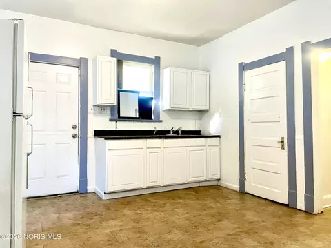 Kitchen - 1133 N Blum St, Toledo, OH 43607 photo 1 of 2