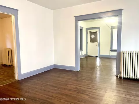 Living - 1133 N Blum St, Toledo, OH 43607 photo 6 of 7