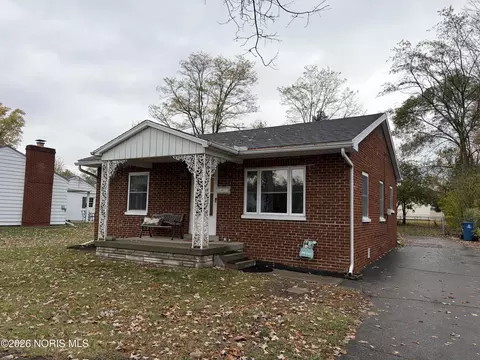 5240 Silvertown Dr, Sylvania, OH 43560