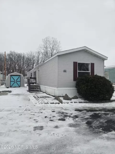 1511 Mustang Dr, Defiance, OH 43512