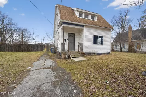 2144 Hawthorne St, Toledo, OH 43606