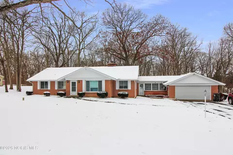 3298 N Valley Dr, Port Clinton, OH 43452