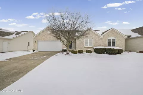 4212 W Waterbend Dr, Maumee, OH 43537