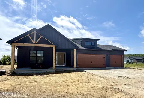 5048 Magnolia Dr, Oregon, OH 43616