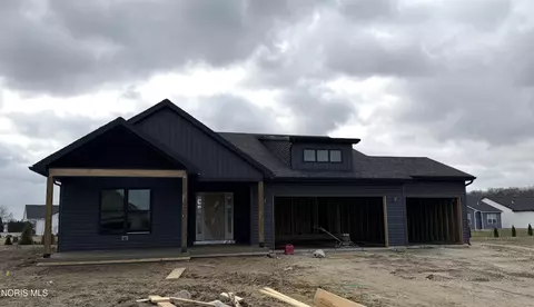 5048 Magnolia Dr, Oregon, OH 43616