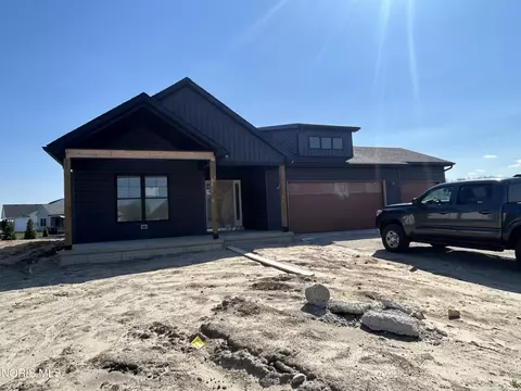5048 Magnolia Dr, Oregon, OH 43616