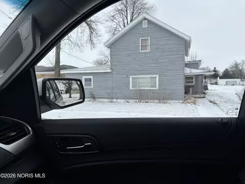 423 S Stearns Ave, Deshler, OH 43516