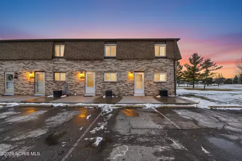 728 Fairway Dr #1, Wauseon, OH 43567
